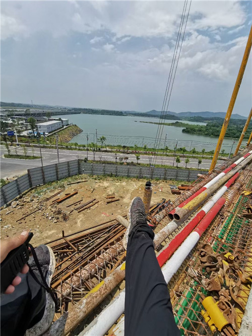 安图县作业中发生设备损坏或人员意外，责任怎么划分？